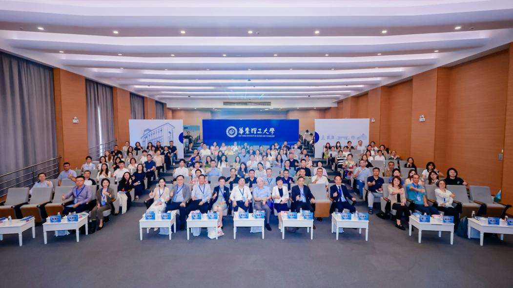 会议室里的人们 AI 生成的内容可能不正确。