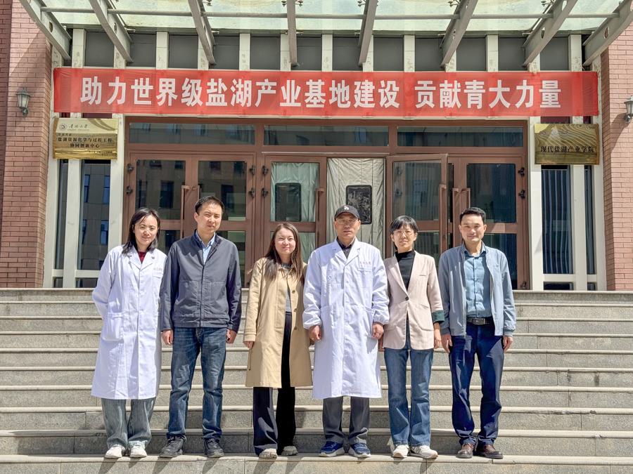 左三:徐世爱教授